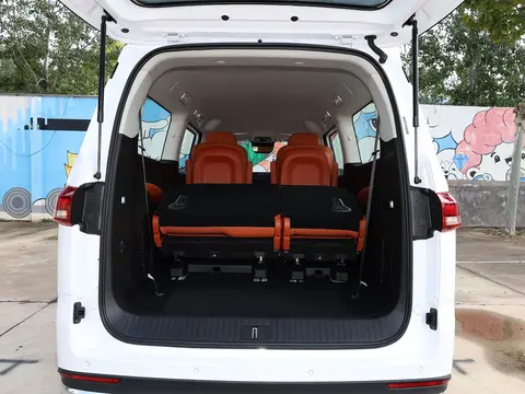 白女人与黑大茎交：汽车新贵：外观独特，性能卓越，配置豪华-1