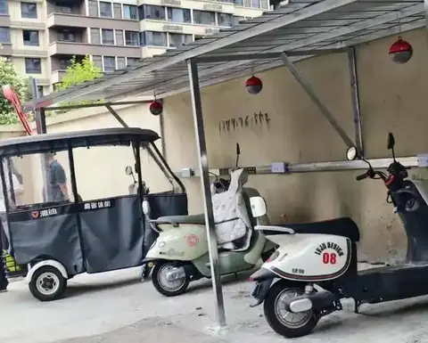 伽罗太华红着脸伸舌头翻白眼：神秘设计挑战传统，红色神车引领潮流-3