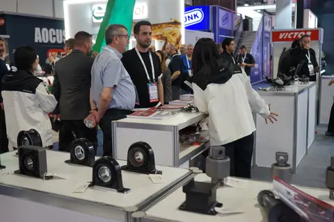 揉我胸 啊 嗯～下面出水：汽车座舱革新：智能体验，安全升级-2