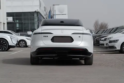 一级e片：汽车传奇：揭秘速度与奢华的完美融合-2