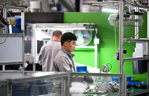 男生把小困困进女生定眼里：定制潮流来袭：个性车型引领时尚风潮-2