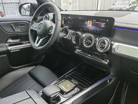 香蕉插入桃子里:香蕉巧妙嵌入桃心间-3