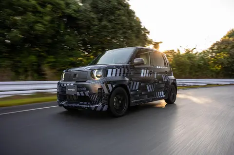 哥布林洞穴：神秘山脉汽车探险，挑战极限性能！-3