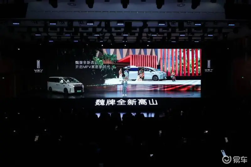 女同学把内裤掀起来打屁股：女同学当众揭开裙子，动手掴人臀部-2