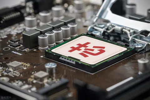 王伟忠和儿媳周莹回乡扫墓：影视名导携儿媳返乡祭祖-2