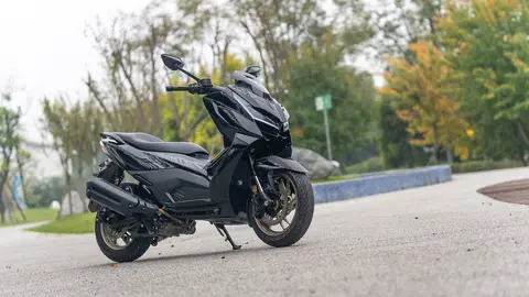 小男孩与妈妈小马拉大车：男孩助母拉车，母爱如马坚毅行-2