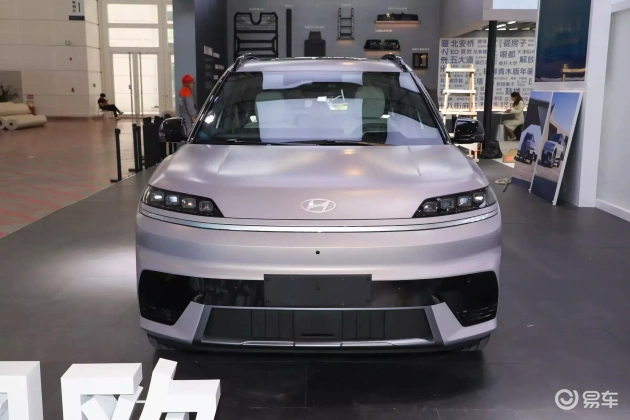 两个裸军人脱了内裤摸J：两名军人裸体，仅剩内裤，私密接触引人遐想-2