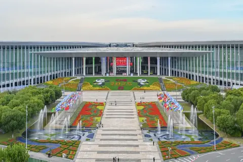 欧美寡妇性猛交XXX无码：智能驾驶革新，安全出行未来已来-3