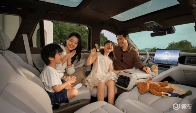 解开警花裙子猛然进入A片：智能安全系统亮相惊艳全场，功能强大设计新颖-2