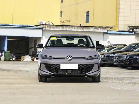 三上悠亚跟黑人是哪部:新能源汽车崛起,跨界合作引领潮流-3