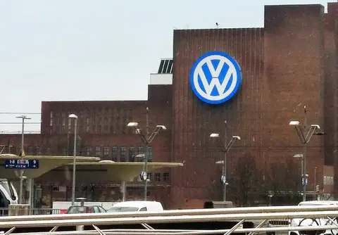 爽 好多水 快 添奶头动漫小说：汽车创新突破：节能智能，体验升级-2