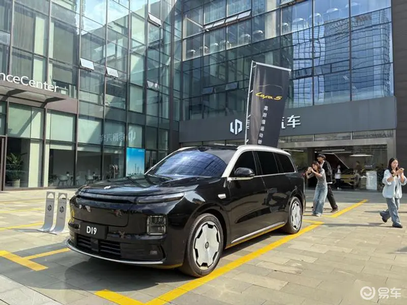 八重神子被 吸乳羞羞动漫：动漫争议引发关注：汽车品牌借动漫形象提升形象-1