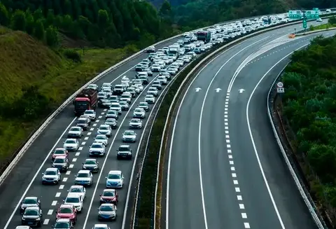 国产小马拉车小男孩:童趣十足:国产小车拉起快乐童年-2