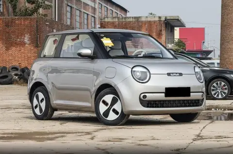 打屁股 网站脱裤子打屁股:网络平台公开惩戒,形象警示引人反思-1