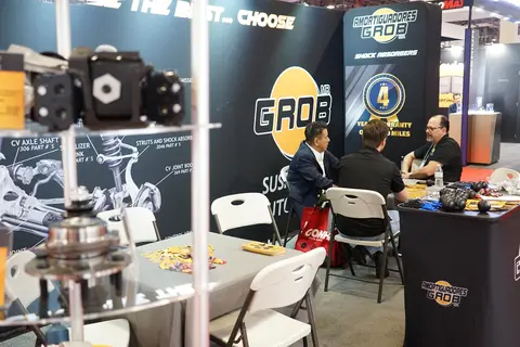 大胸色情美女爆乳 c到尿出来:性感巨乳美女画面震撼,观者无不惊叹-1