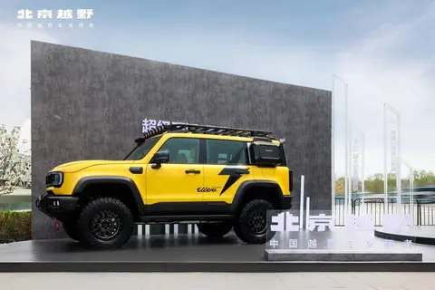 丰满少妇被猛烈进出：奢华动力，极致驾乘体验！-2