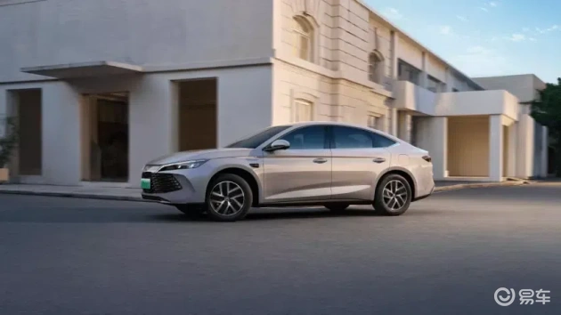 女班长让我玩 吃奶小游戏：趣味驾驶新玩法：汽车“吃奶游戏”走红-2