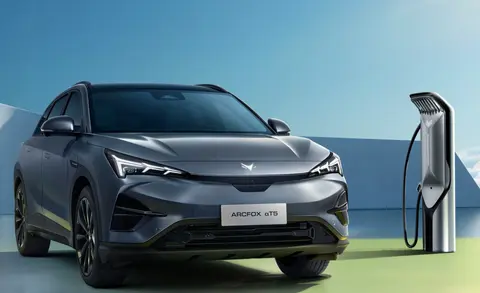 被部长蹂躏的漂亮人妻:部长滥用职权,美娇妻身心受尽折磨-1