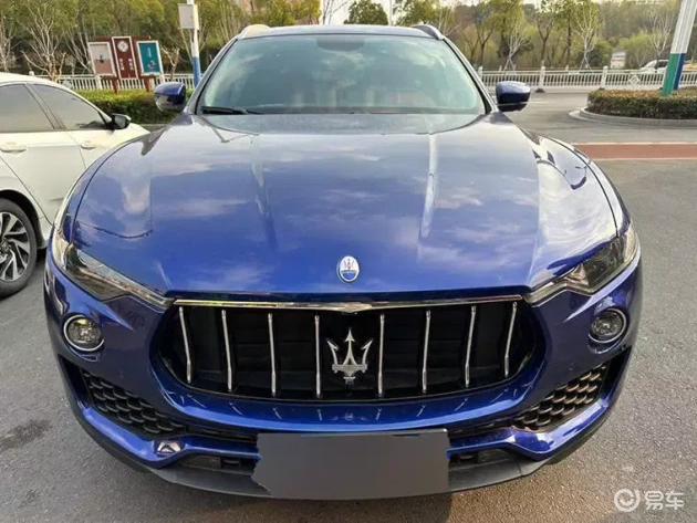 男生和女生搓搓搓:个性化内饰设计:汽车内饰打造个性化空间-2